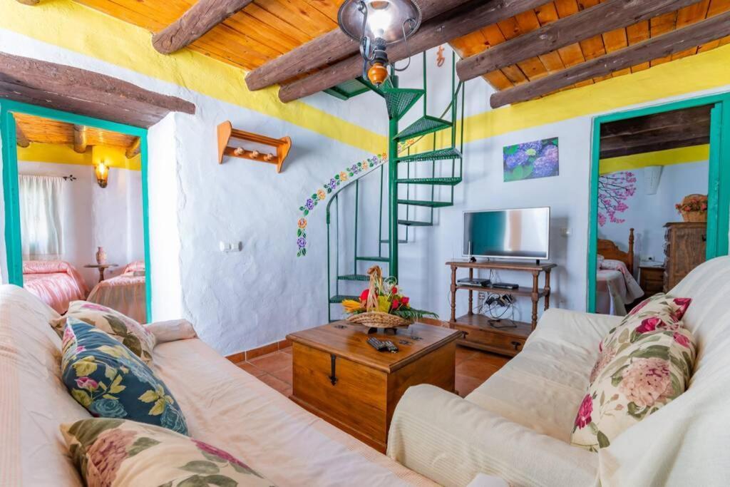 Casa Rosa, Con Encanto Y Piscina Climatizada 프리질리아나 외부 사진