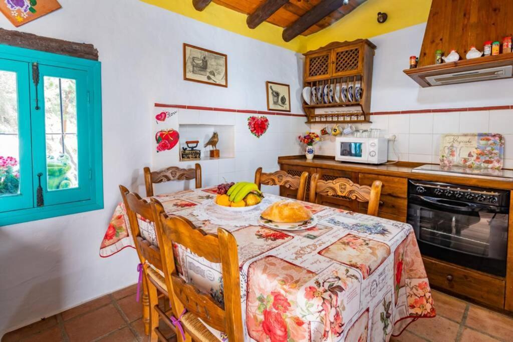 Casa Rosa, Con Encanto Y Piscina Climatizada 프리질리아나 외부 사진