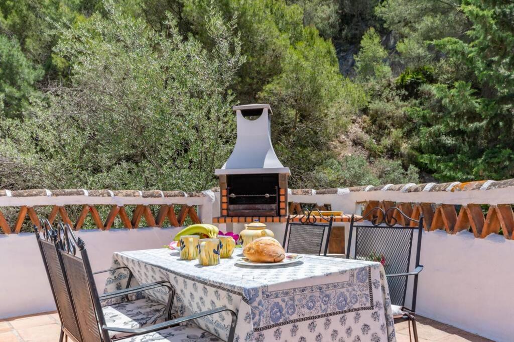 Casa Rosa, Con Encanto Y Piscina Climatizada 프리질리아나 외부 사진
